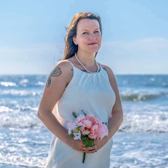 Meet your Posher, Jessica - Picture 3 of 3